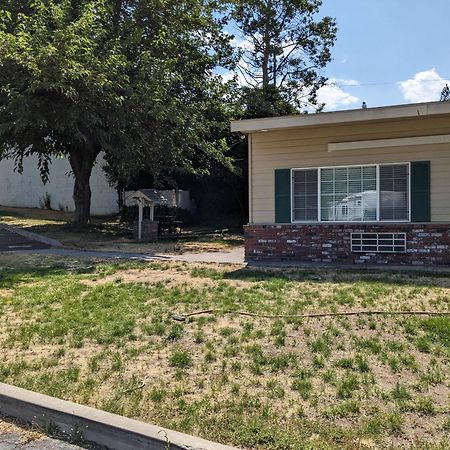 Hi-Lo Motel, Cafe And Rv Park Weed Exterior photo