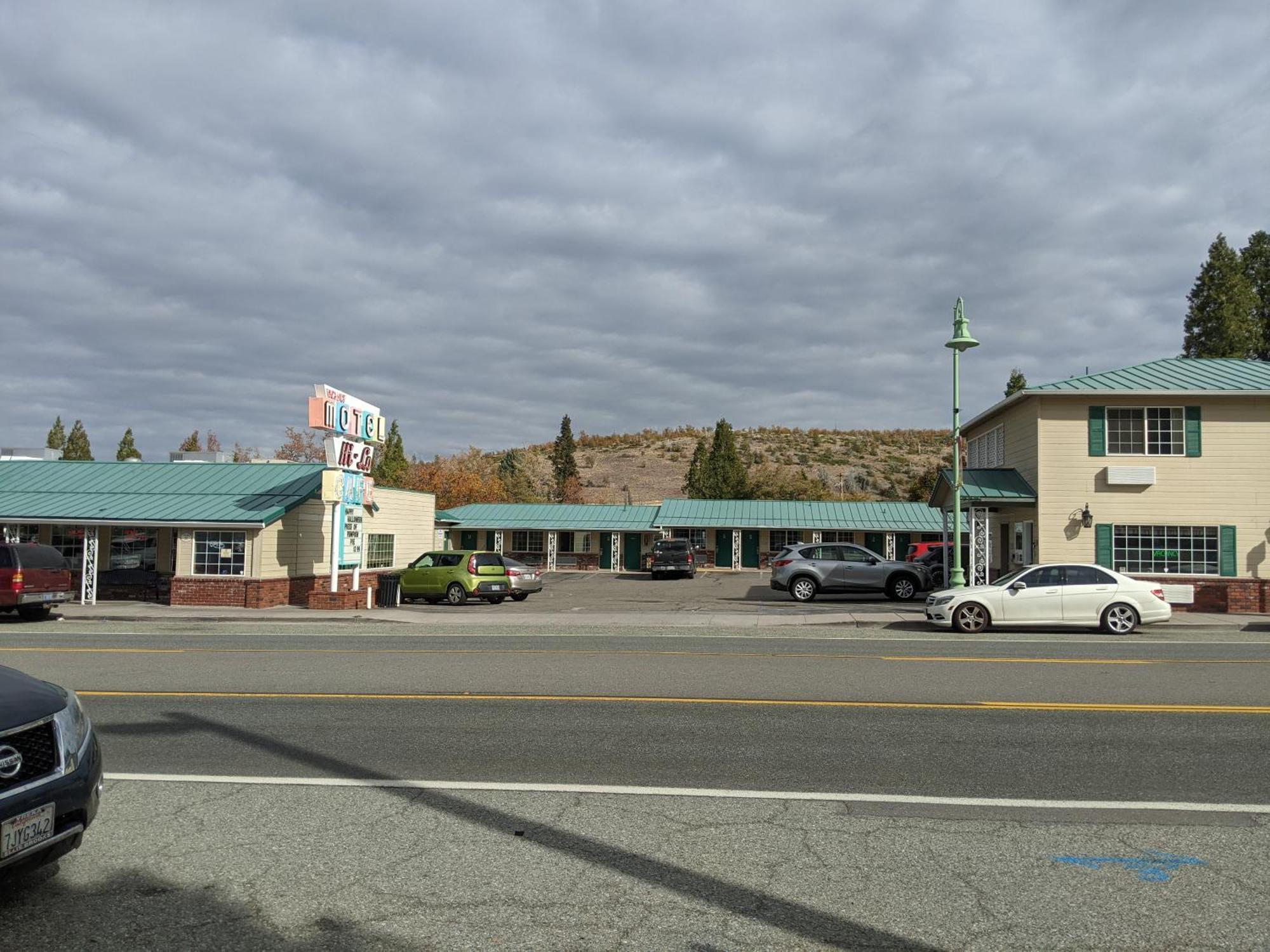 Hi-Lo Motel, Cafe And Rv Park Weed Exterior photo